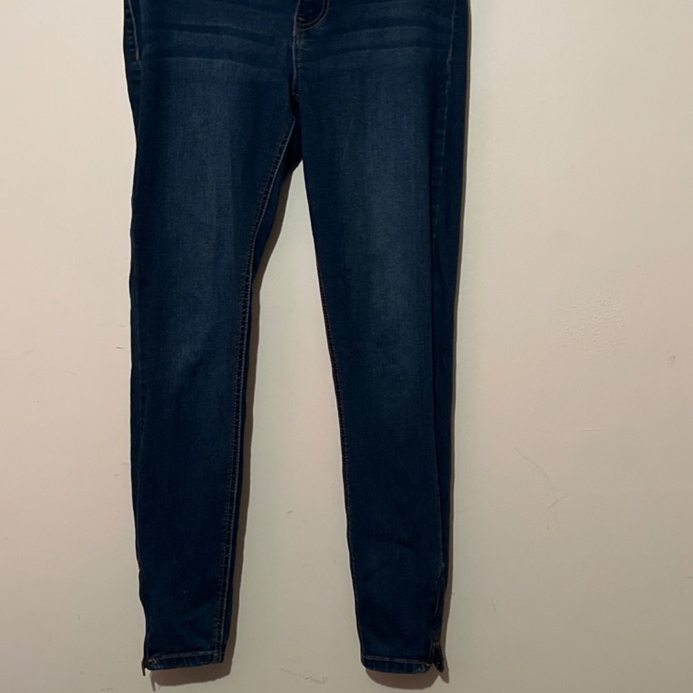 Jeans - Picture 2 of 4